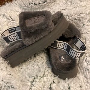 Ugg platform fuzzy slippers